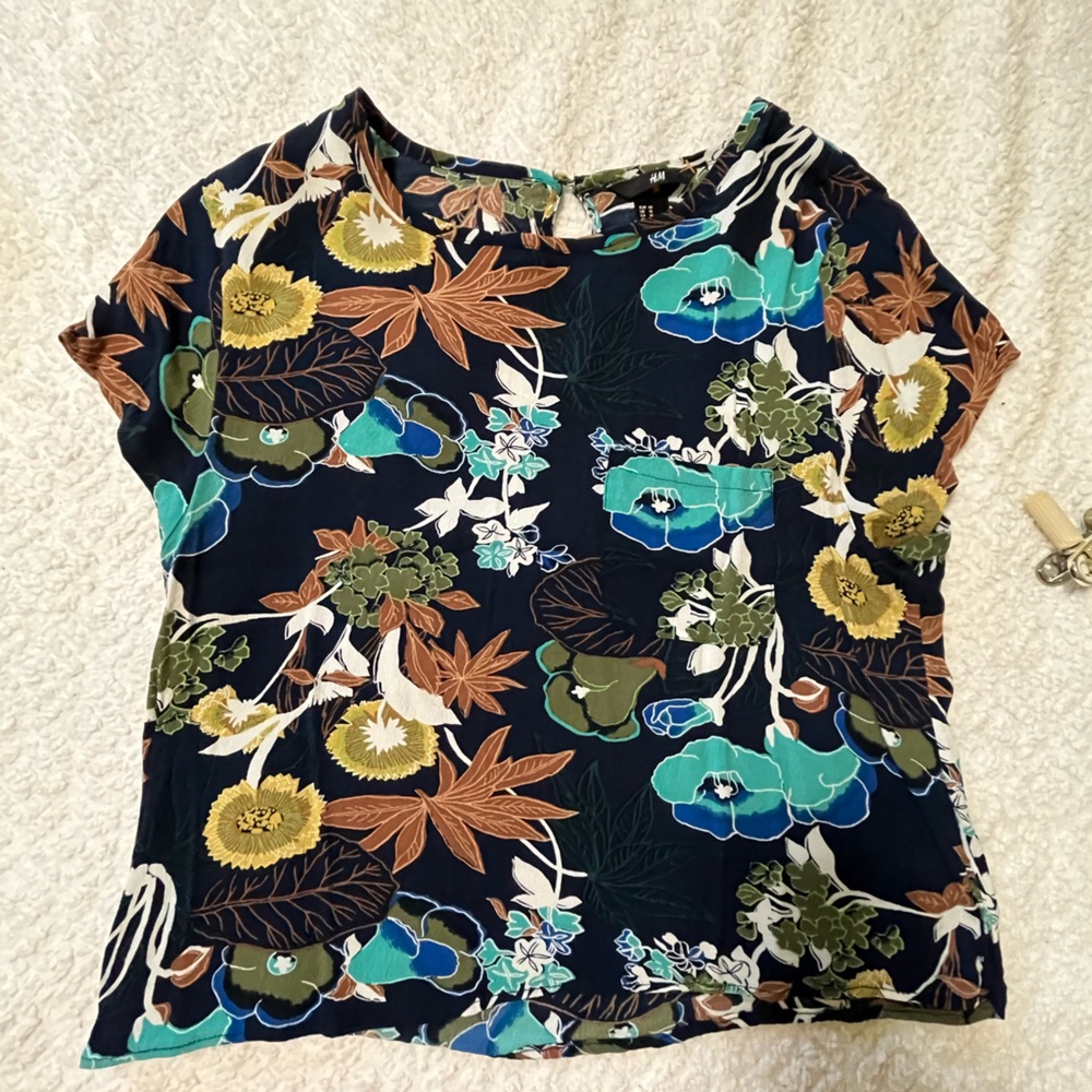 Women's Navy Floral Short Sleeve Top